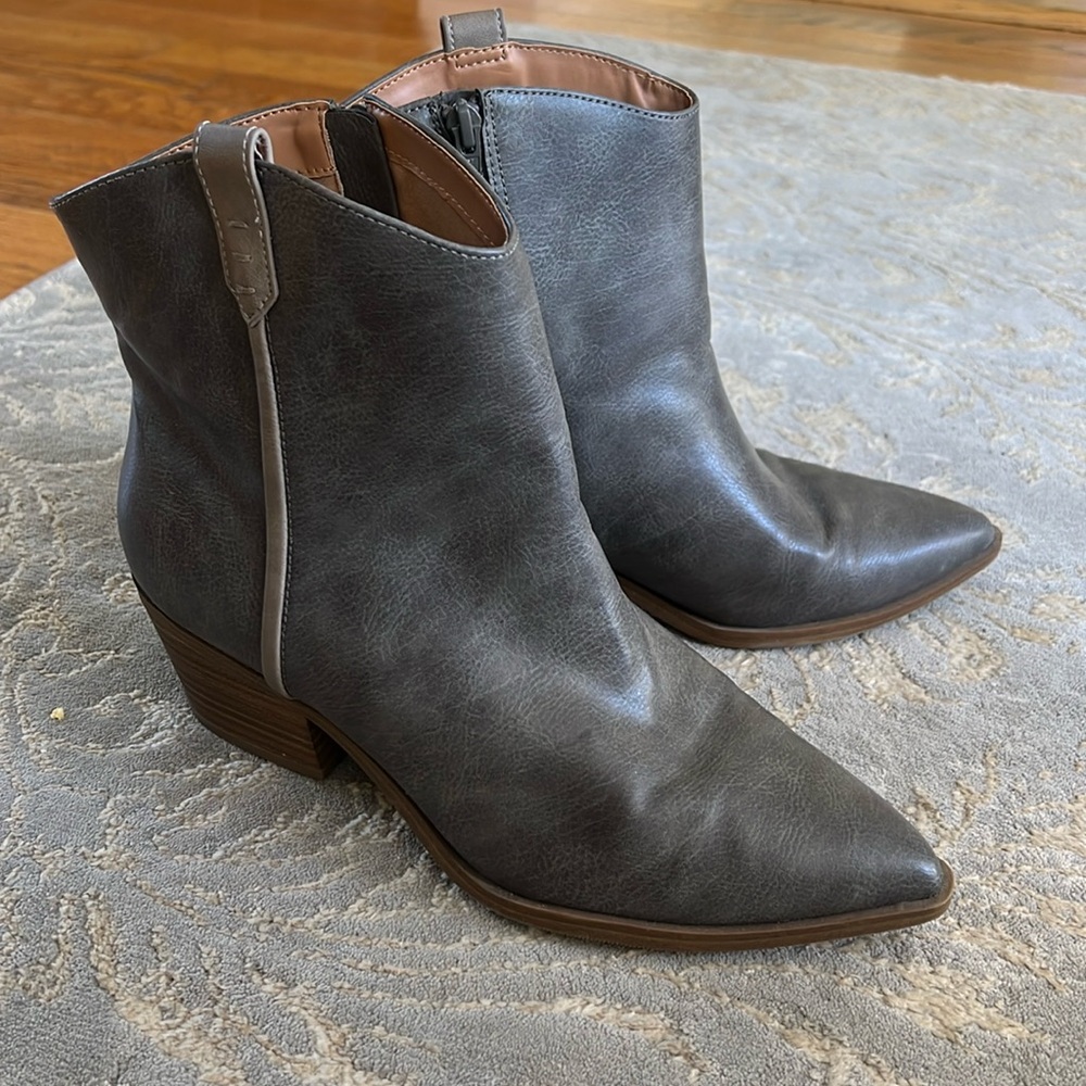 Universal thread booties